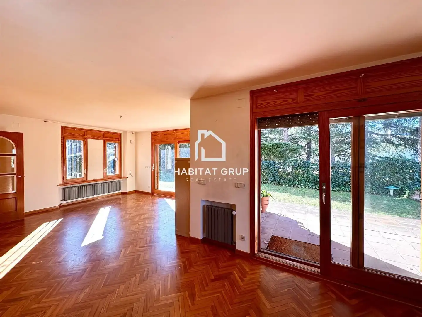 Sala d'estar de Casa o xalet en venda en Girona amb Calefacció, Jardí privat i Traster