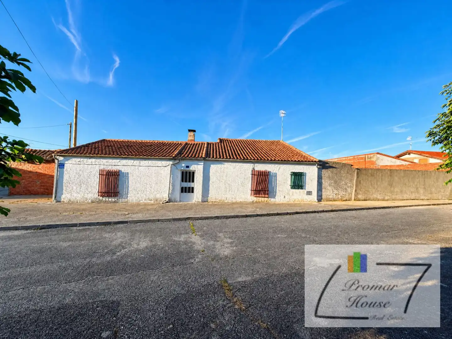 Exterior view of Houses for sale in Rivilla de Barajas  with Storage room