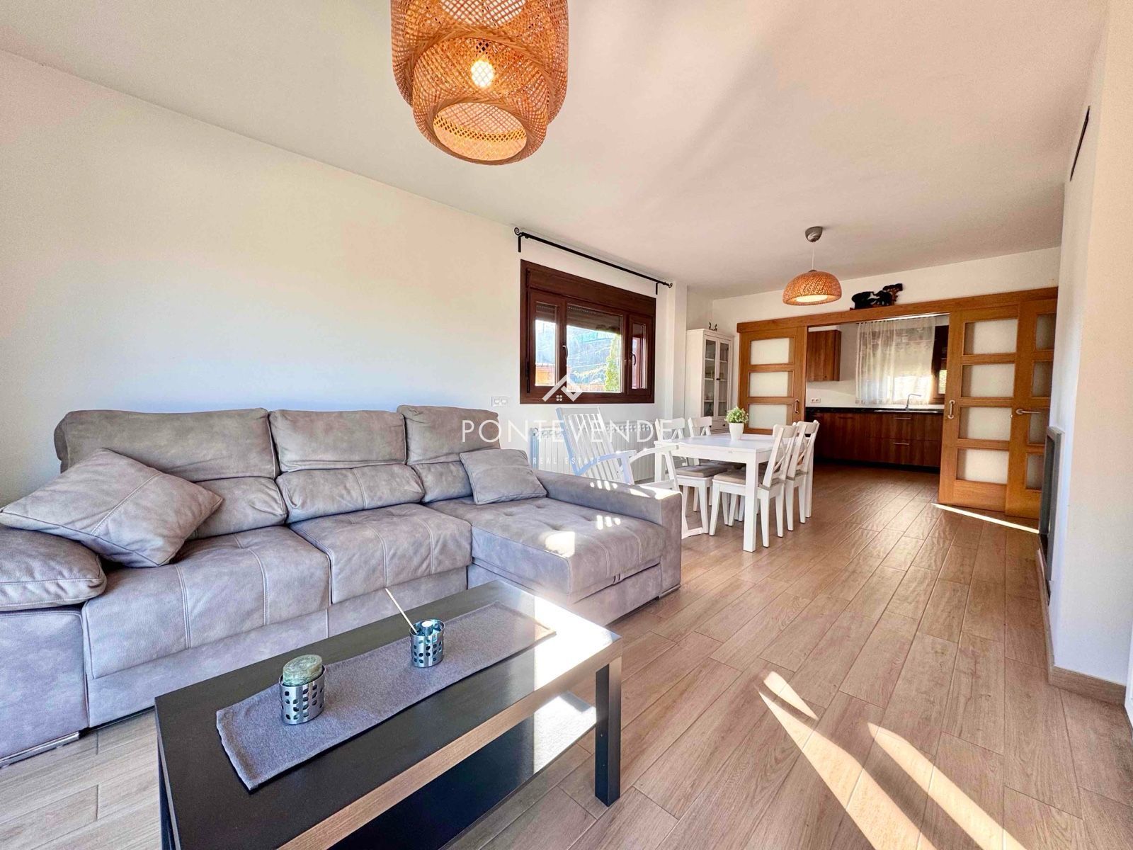 Sala d'estar de Casa o xalet en venda en Campo Lameiro amb Calefacció, Jardí privat i Terrassa