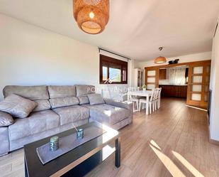 Sala d'estar de Casa o xalet en venda en Campo Lameiro amb Calefacció, Jardí privat i Terrassa