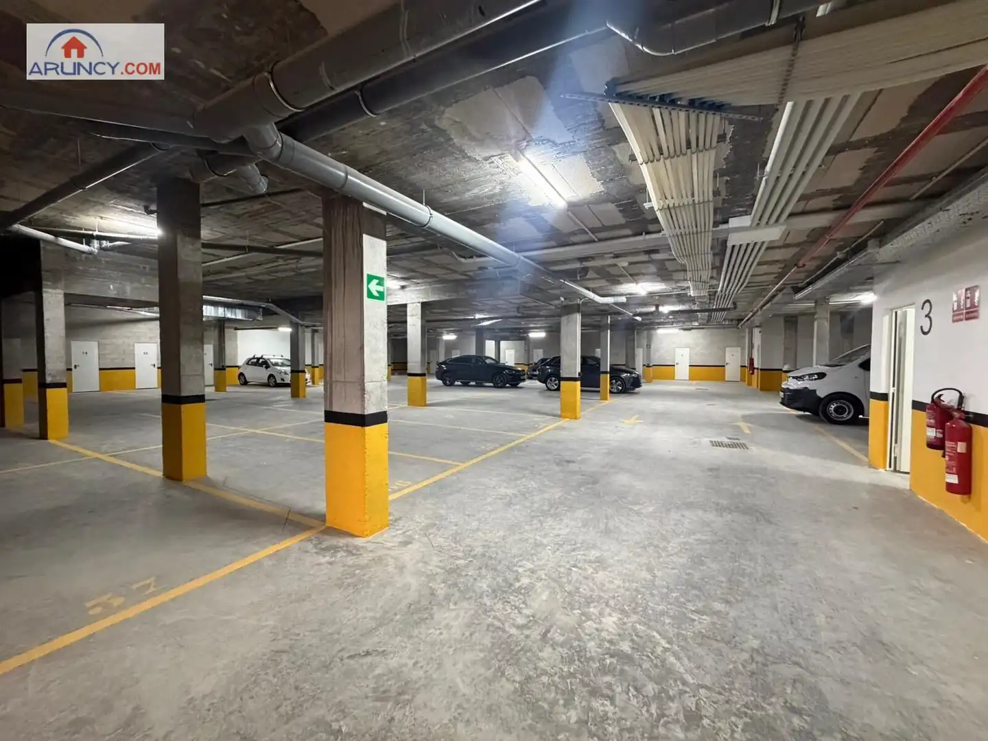 Parking de Estudio en venta en Sevilla con Aire acondicionado, Calefacción y Jardín privado