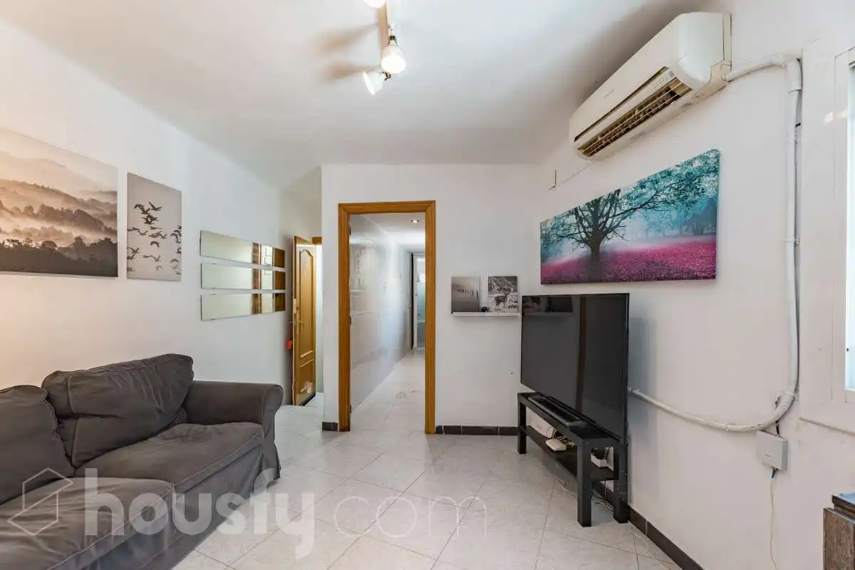 Sala d'estar de Apartament en venda en Gavà amb Aire condicionat, Terrassa i Moblat