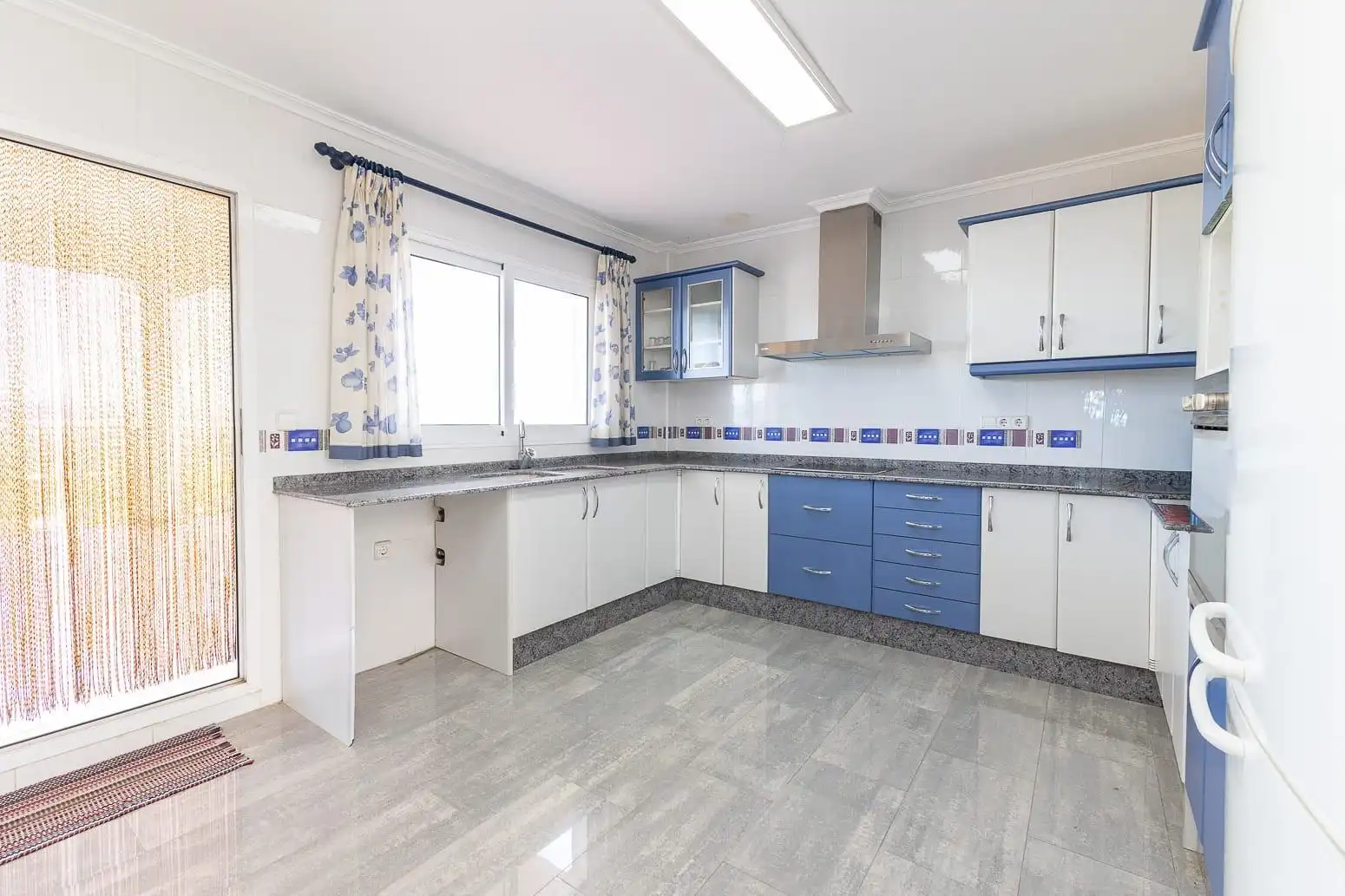 Cocina de Casa o chalet en venta en Chiva con Aire acondicionado, Terraza y Piscina