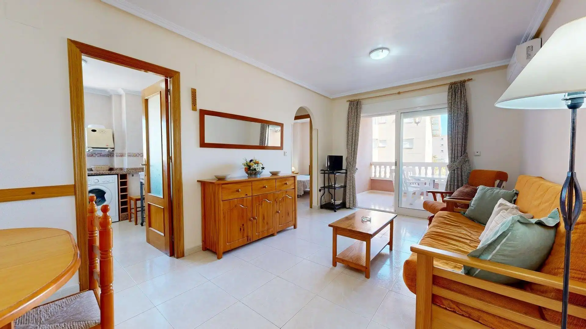Sala d'estar de Apartament en venda en Elche / Elx amb Aire condicionat, Terrassa i Moblat