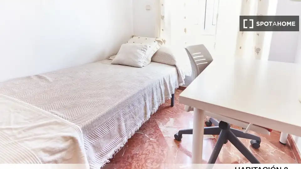 Habitación de Piso para compartir en Sevilla con Aire acondicionado, Terraza y Amueblado