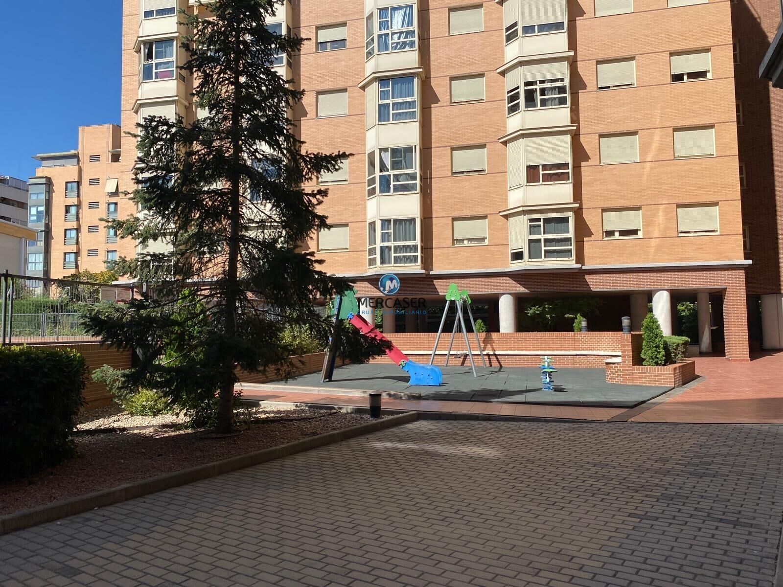 Parking de Apartamento de alquiler en  Madrid Capital con Jardín privado, Parquet y Piscina comunitaria