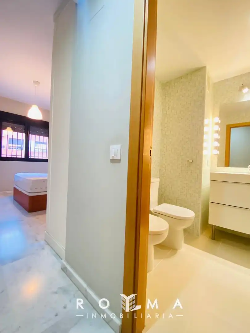 Baño de Piso de alquiler en Montequinto con Aire acondicionado, Calefacción y Jardín privado