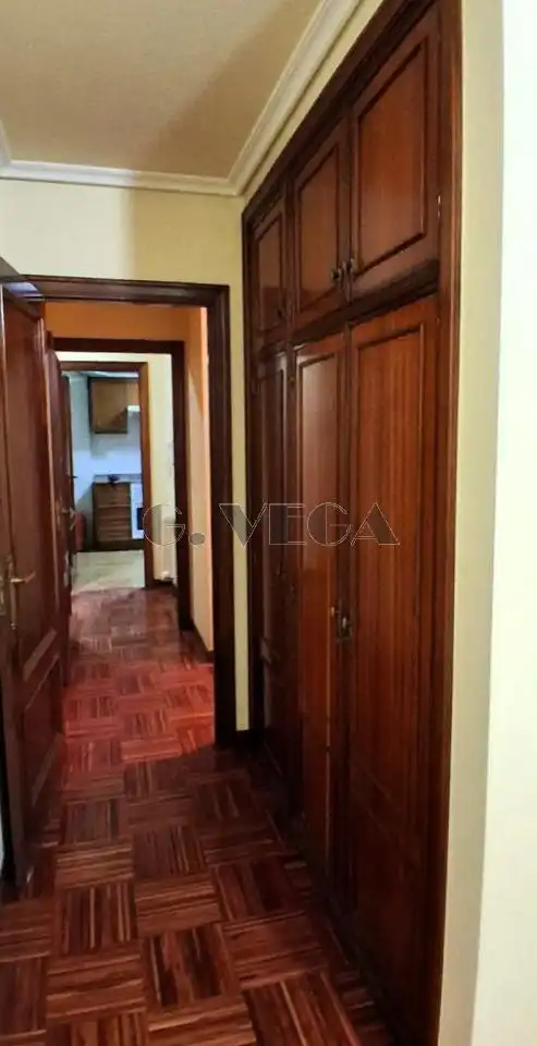Piso en venta en Vigo  con Calefacción, Parquet y Trastero