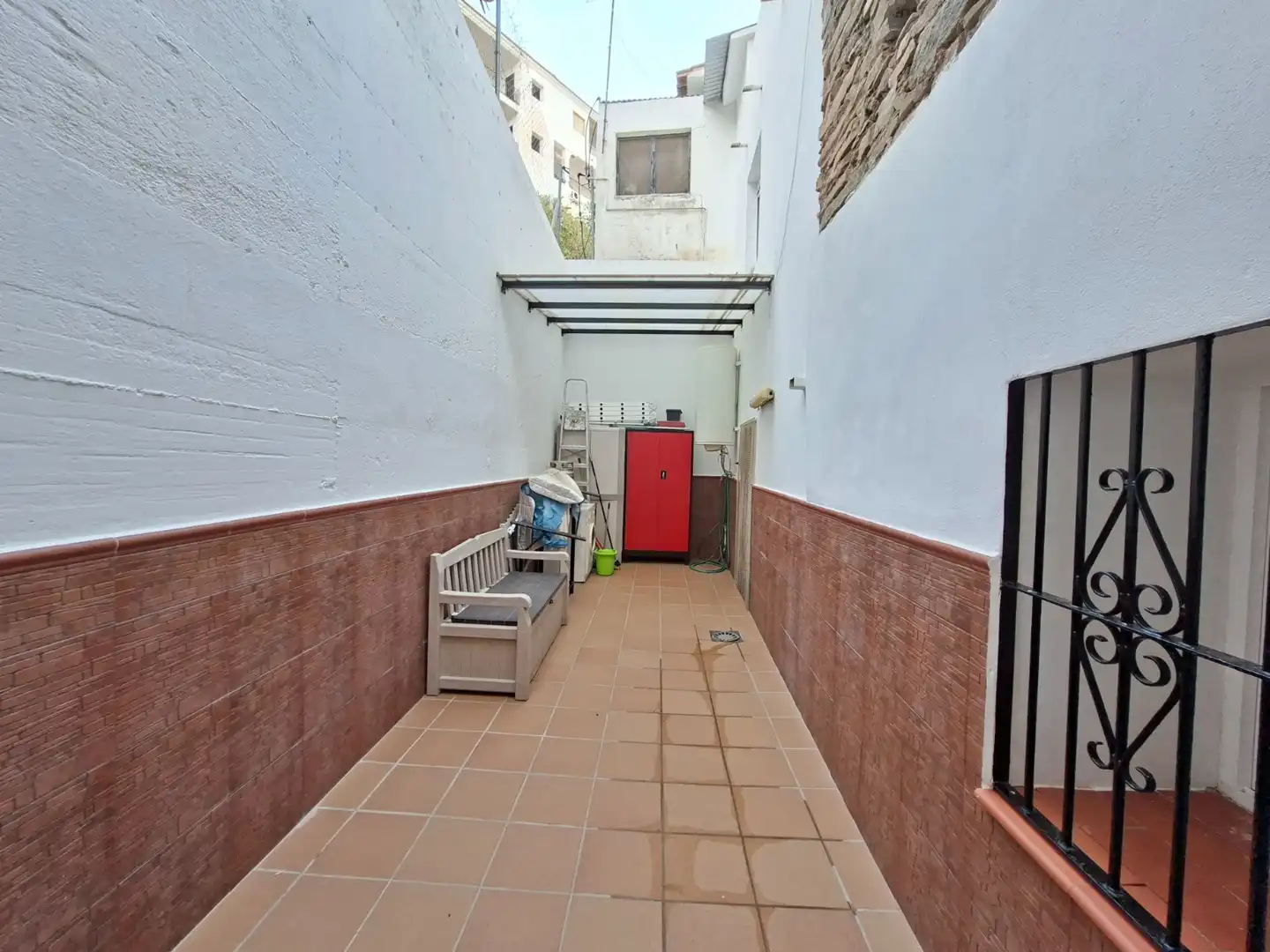Vista exterior de Finca rústica en venda en Viñuela amb Moblat, Forn i Rentadora