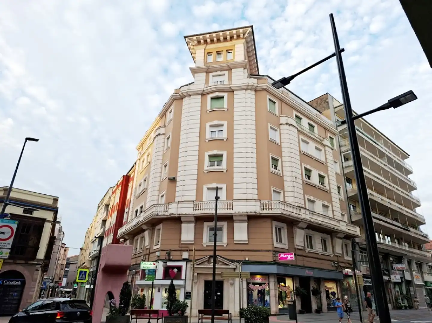 Außenansicht von Wohnung zum Verkauf in Torrelavega  mit Abstellraum