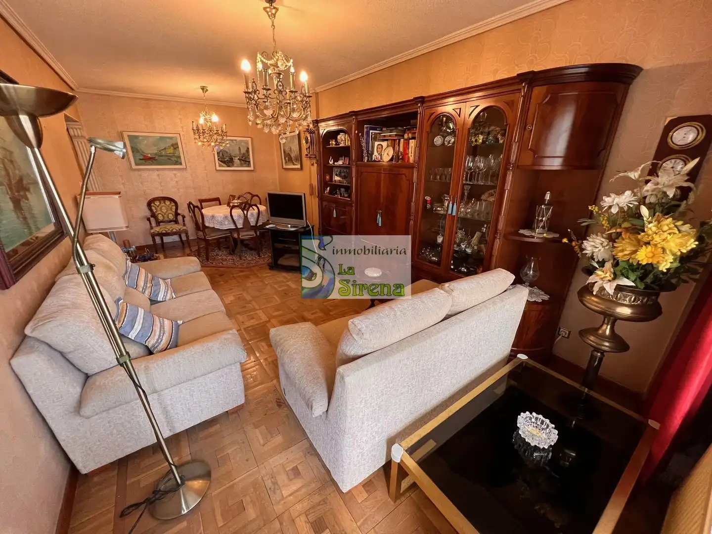 Sala de estar de Piso en venta en Castro-Urdiales con Calefacción, Terraza y Amueblado