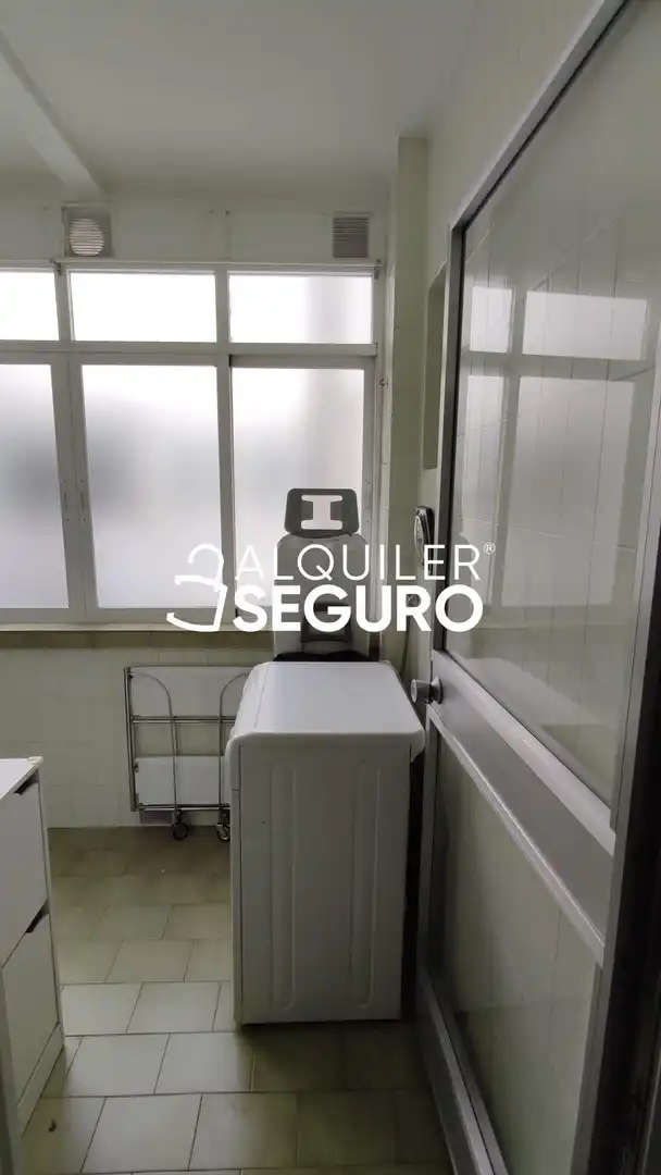 Piso de alquiler en Madrid con Calefacción, Terraza y Amueblado