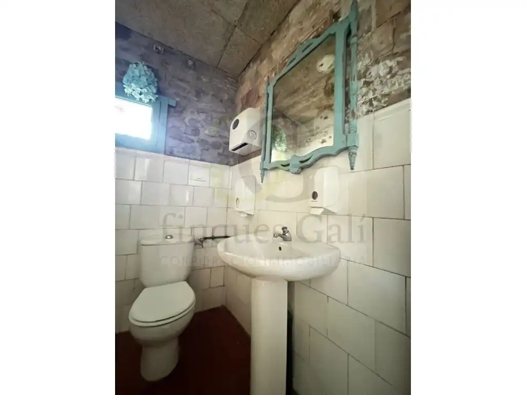 Badezimmer von Büro zur Miete in Sallent mit Klimaanlage und Terrasse