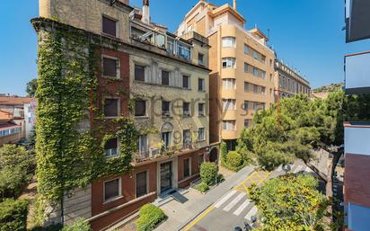 Exterior view of Flat for sale in  Barcelona Capital  with Air Conditioner, Private garden and Terrace