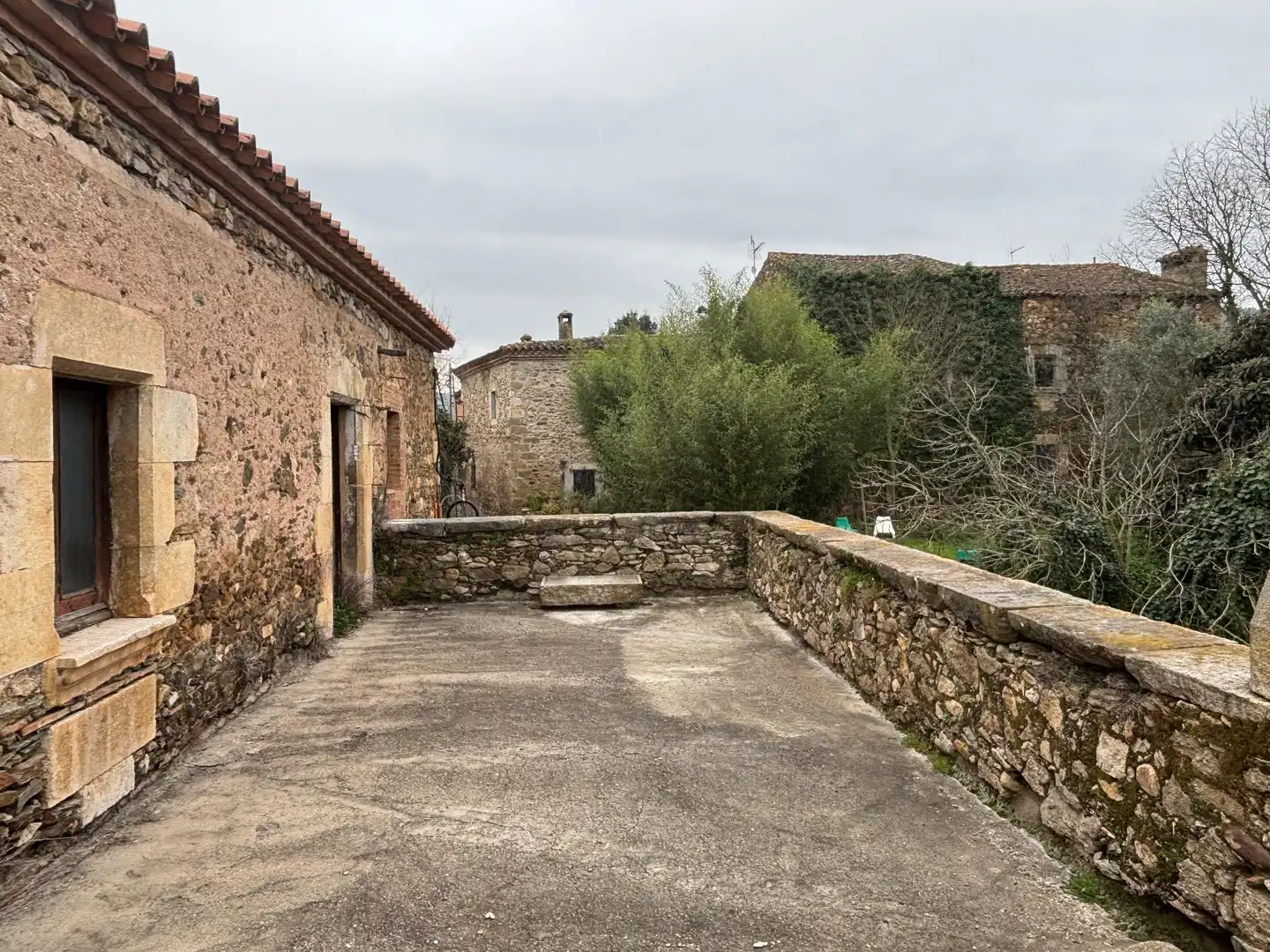 Vista exterior de Finca rústica en venda en Juià amb Jardí privat