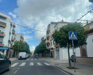 Exterior view of Single-family semi-detached for sale in  Sevilla Capital