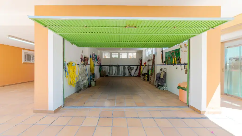 Parking of Houses for sale in Orihuela
