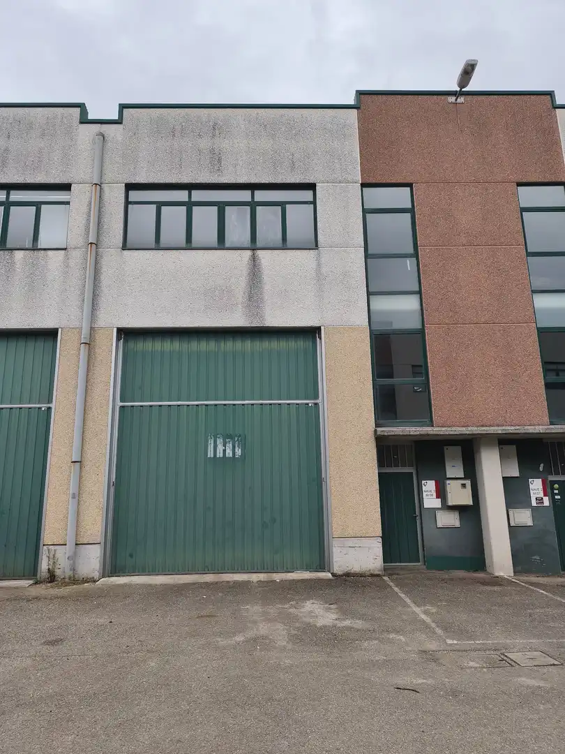 Außenansicht von Fabrikhallen zur Miete in Mungia
