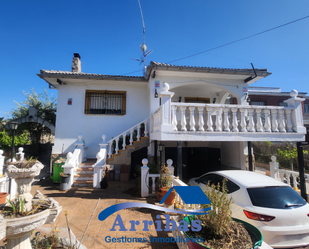 Vista exterior de Casa o xalet en venda en El Casar de Escalona amb Aire condicionat, Calefacció i Jardí privat