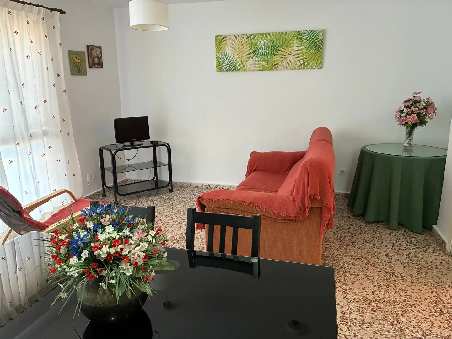 Sala d'estar de Pis de lloguer en Los Barrios amb Moblat i Balcó