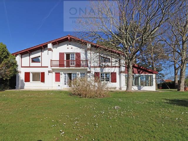 Casa-chalet en Venta en 1181-1591 Rte de Legarcia en Urrugne