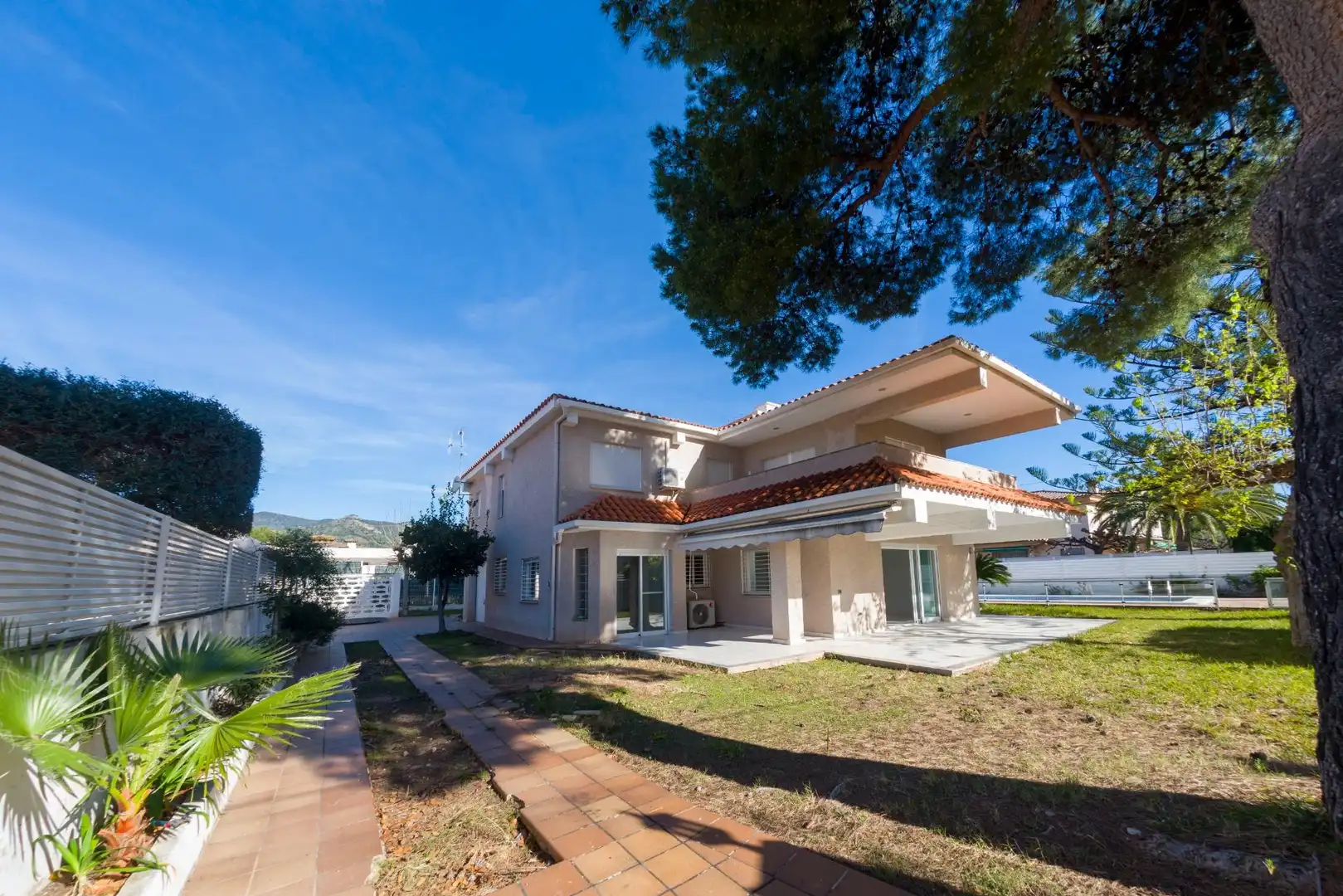 Chalet con piscina en venta en Calle SIGALERO 29, imagen 2