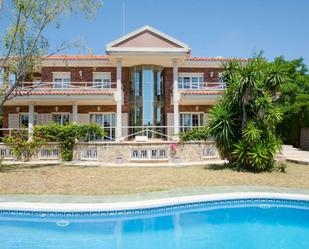 Vista exterior de Casa o xalet en venda en Reus amb Terrassa, Traster i Piscina