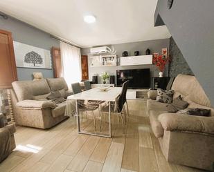 Sala d'estar de Casa adosada en venda en Almonte amb Aire condicionat i Terrassa