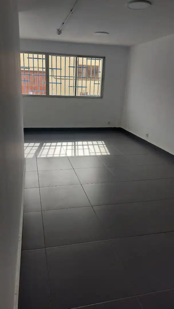 Fabrikhallen zur Miete in Vilamarina