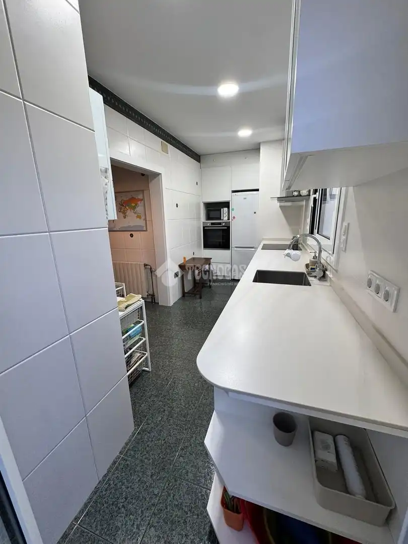 Cocina de Ático en venta en L'Hospitalet de Llobregat con Calefacción y Terraza