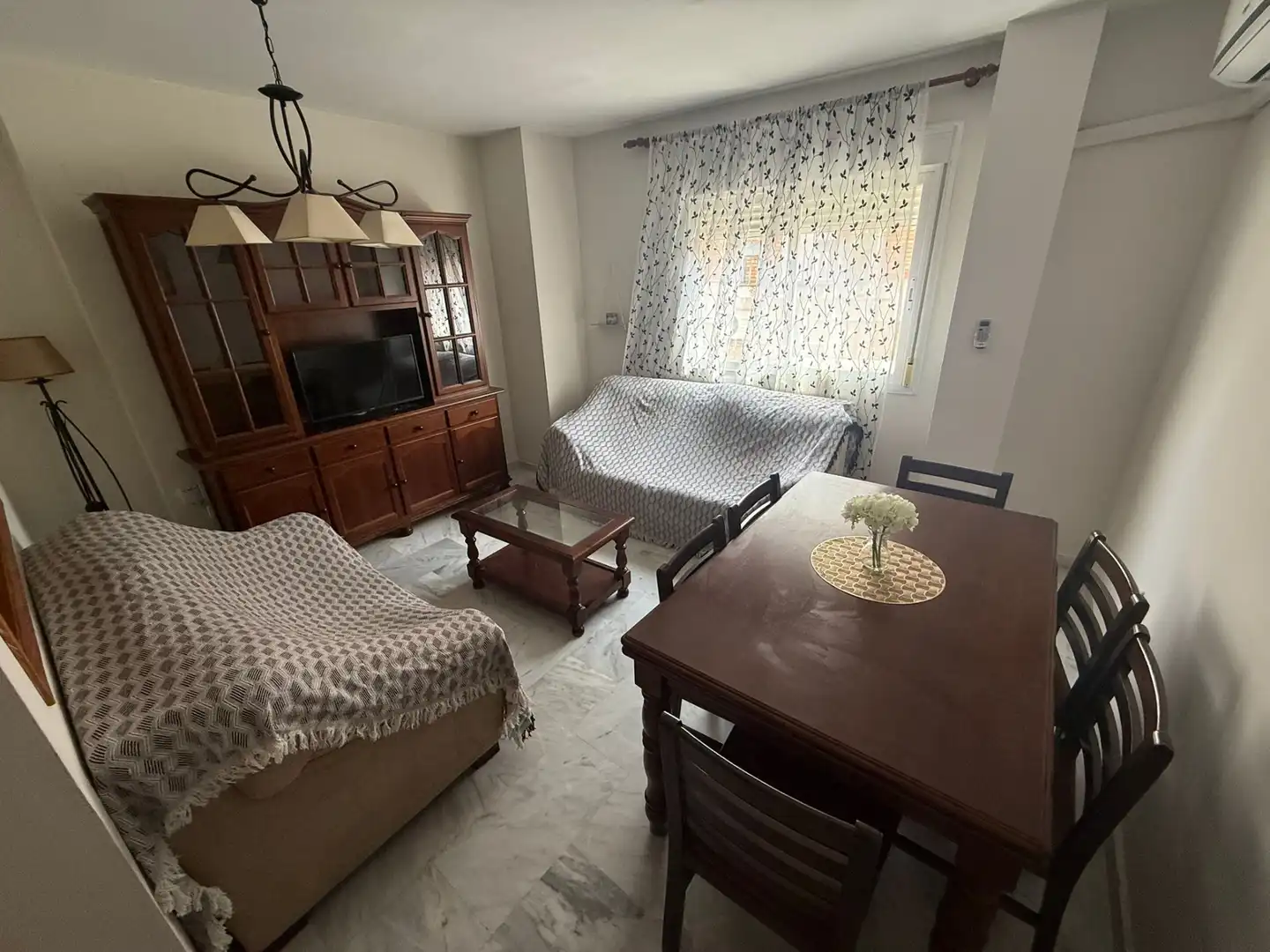 Wohnzimmer von Wohnung zur Miete in Jaén mit Klimaanlage, Möbliert und Waschmaschine