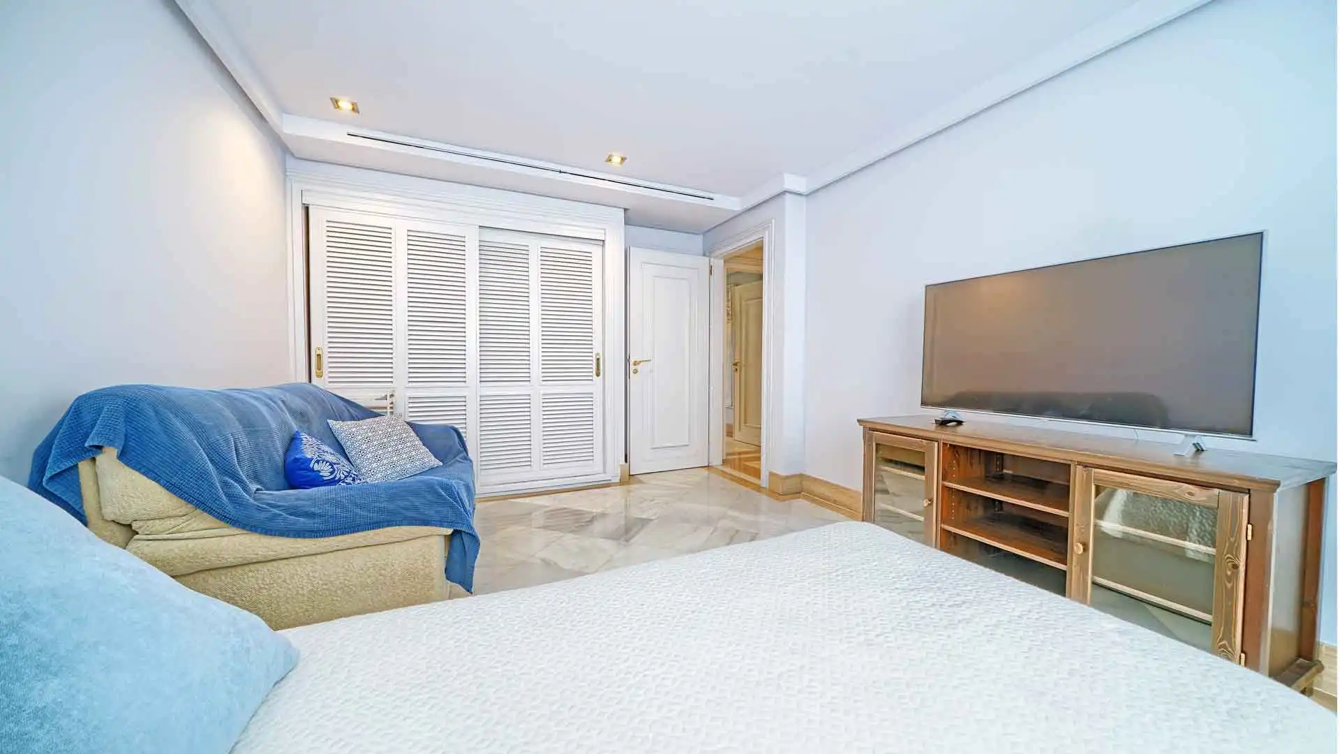 Dormitori de Apartament en venda en Marbella amb Aire condicionat, Terrassa i Piscina