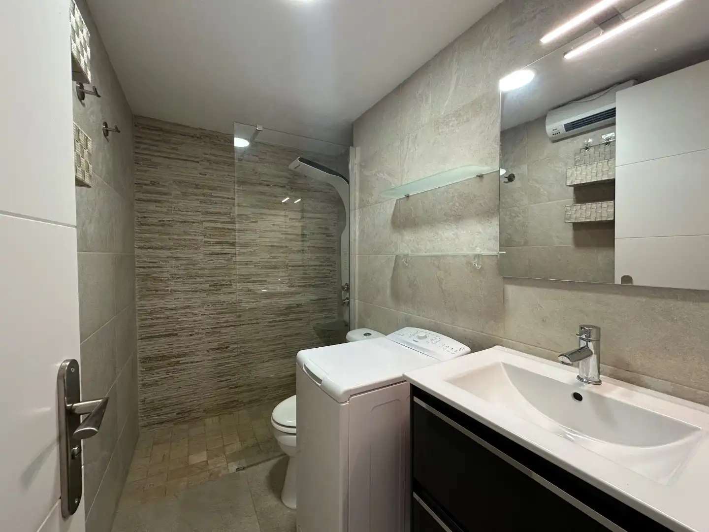 Apartament amb ascensor en venda a Delta-Muga 6, imagen 17