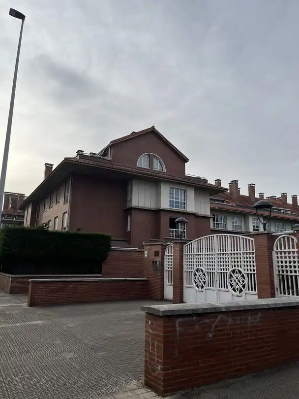 Außenansicht von Wohnung zur Miete in Leioa mit Heizung, Privatgarten und Abstellraum