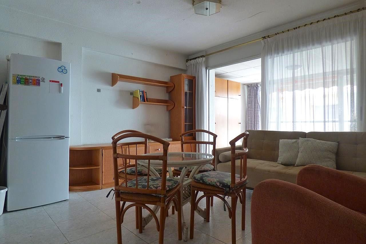 Sala d'estar de Pis en venda en Benidorm amb Aire condicionat, Moblat i Balcó