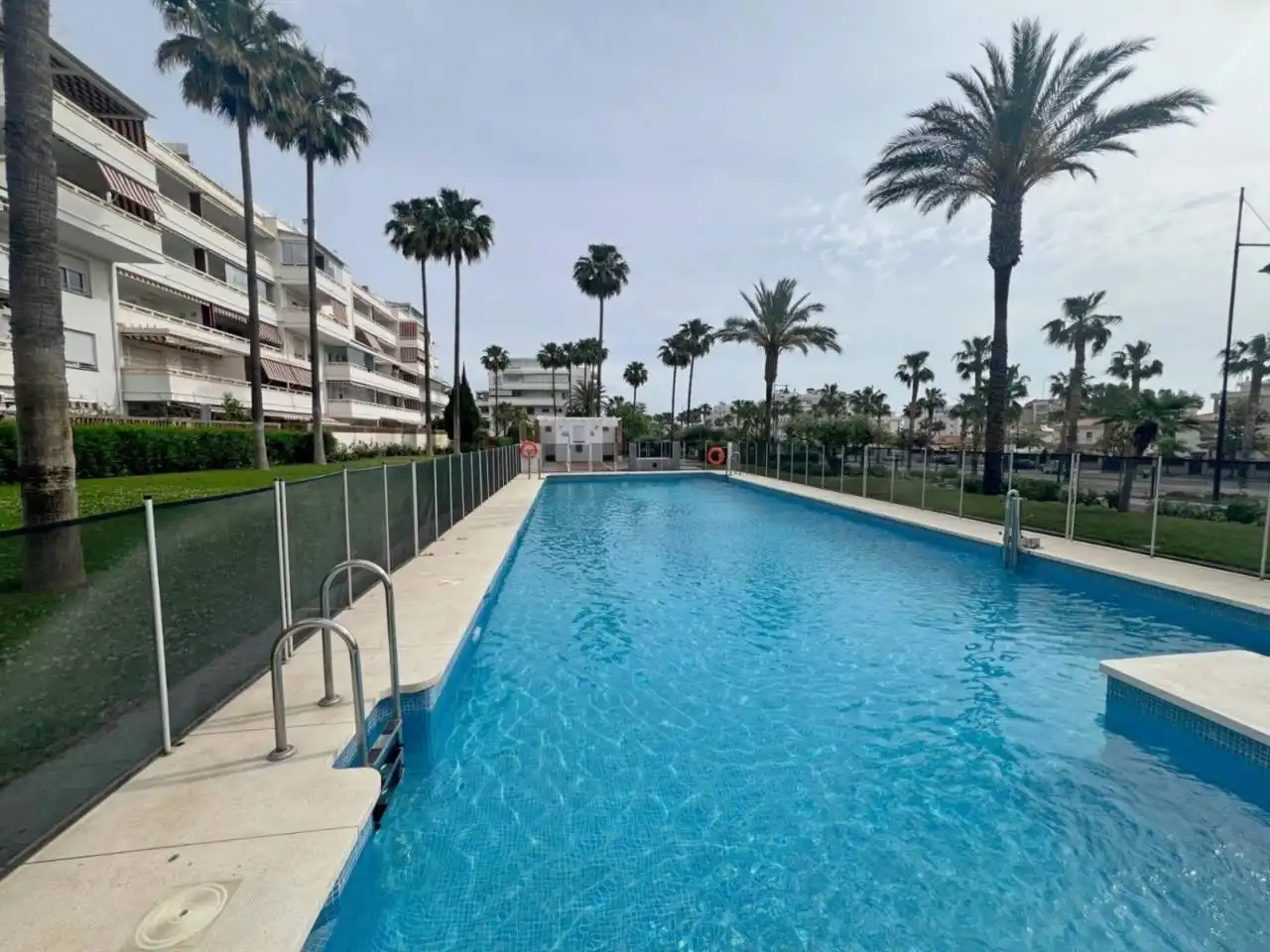 Penthouse with pool for sale in Torrequebrada