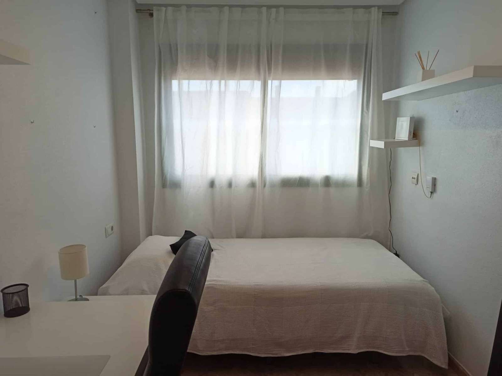 Bedroom of Flat to share in Chiva  with Terrace