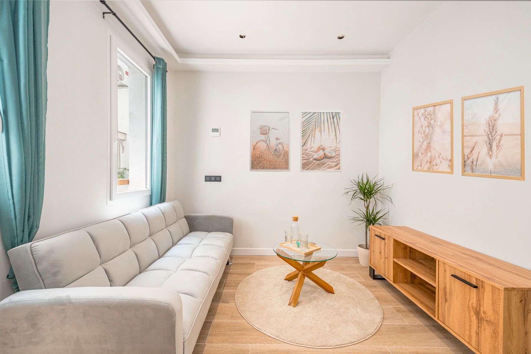 Living room of Flat for sale in  Madrid Capital  with Air Conditioner, Heating and Furnished