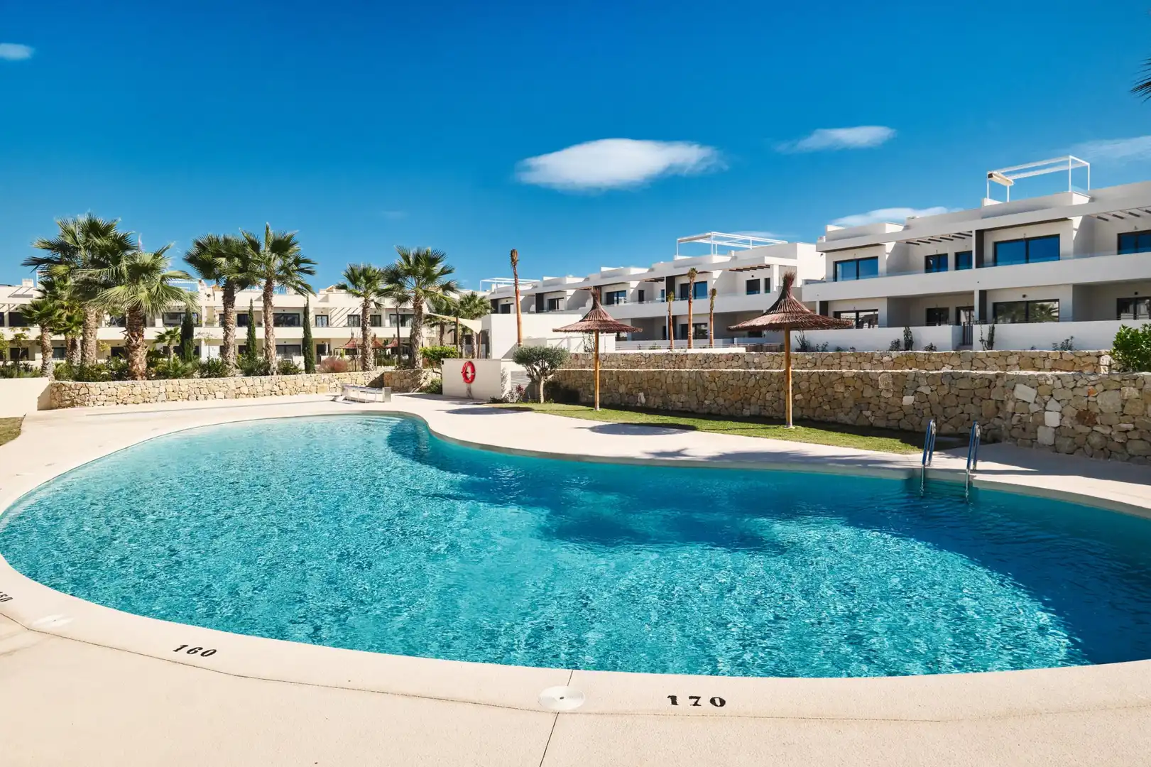 Piscina de Pis en venda en Torrevieja amb Jardí privat, Terrassa i Piscina comunitària