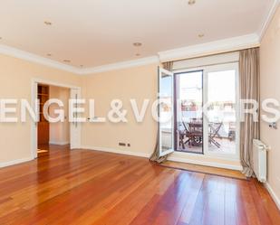 Living room of Attic to rent in  Madrid Capital  with Air Conditioner and Terrace