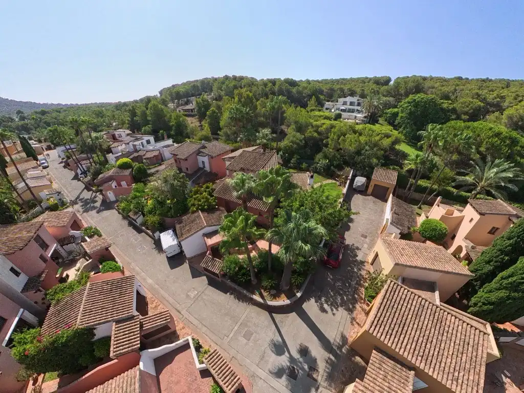 Vista exterior de Casa o xalet en venda en Calvià amb Aire condicionat, Jardí privat i Terrassa