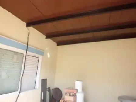 Casa de obra nueva necesita muy leve reforma para terminarla aproximadamente unos 6000 €. Esta compuesta por 3 dormitorios, 1 salo, imatge 3