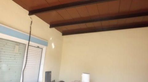 Casa de obra nueva necesita muy leve reforma para terminarla aproximadamente unos 6000 €. Esta compuesta por 3 dormitorios, 1 salo, imatge 3