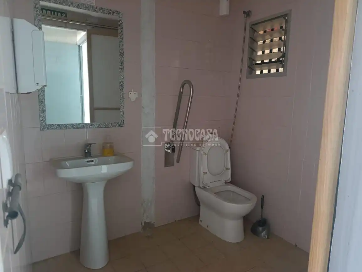 Bany de Casa adosada en venda en Badajoz