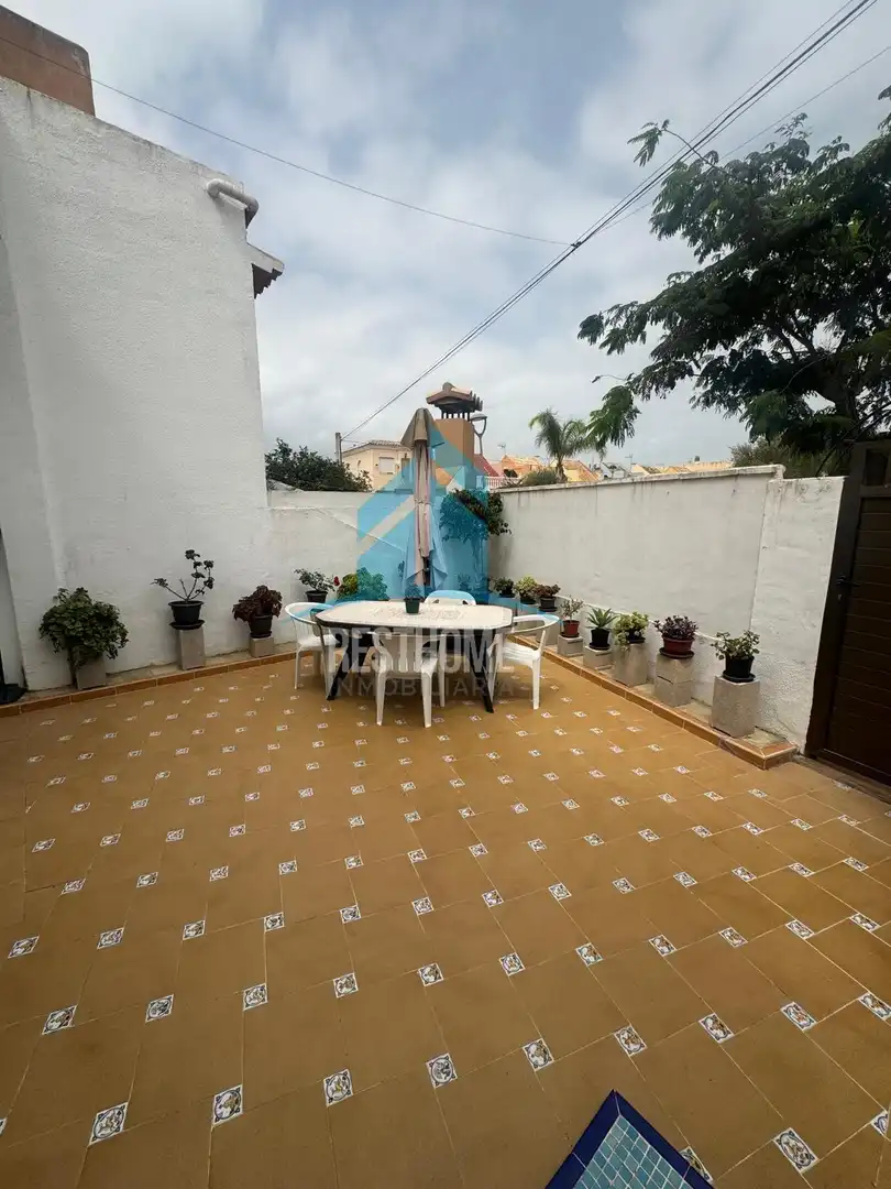 Terrassa de Casa o xalet en venda en Tavernes de la Valldigna amb Aire condicionat, Terrassa i Piscina comunitària