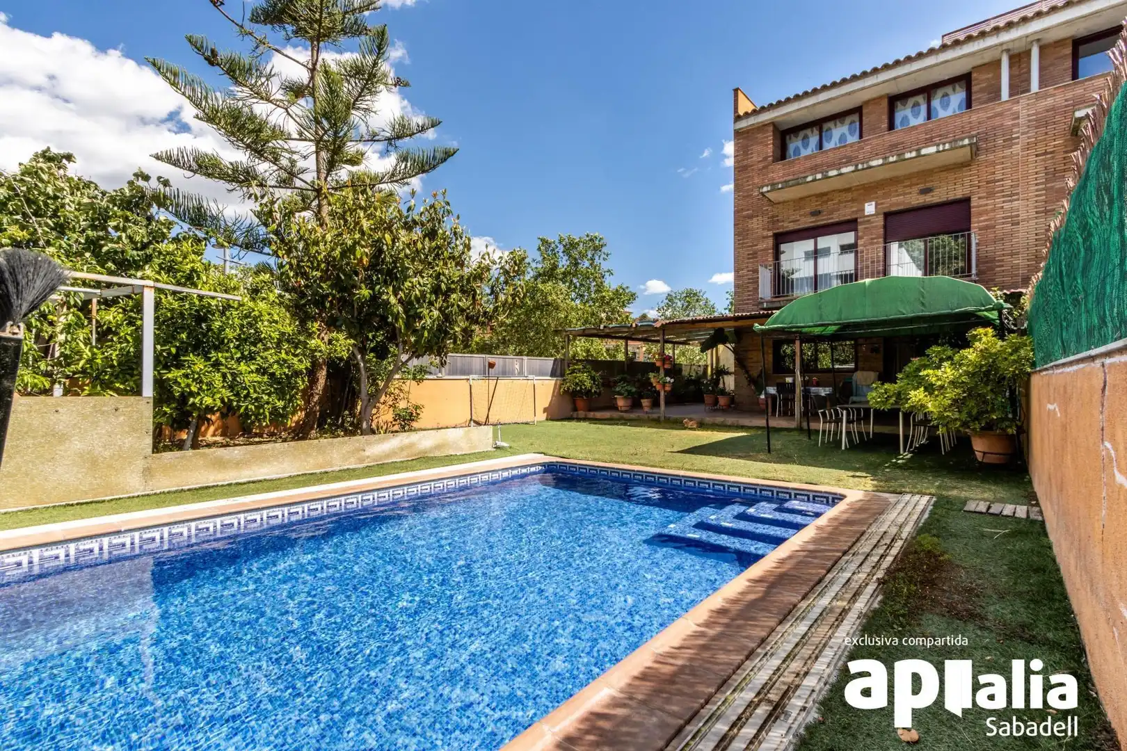 Piscina de Casa o xalet en venda en Castellar del Vallès amb Aire condicionat, Calefacció i Jardí privat