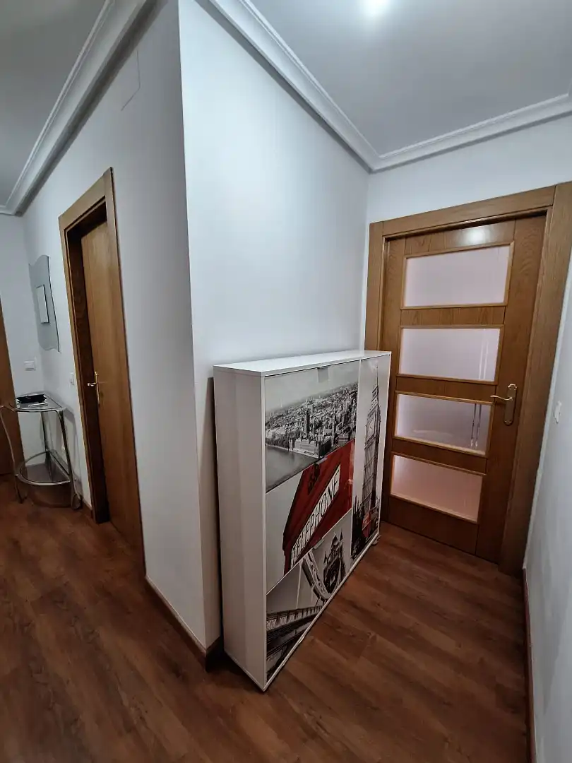 Bedroom of Flat for share in León Capital   with Heating, Parquet flooring and Storage room
