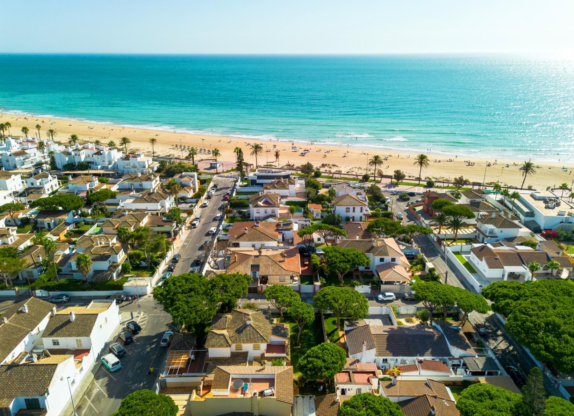 Vista exterior de Casa o xalet en venda en Chiclana de la Frontera amb Jardí privat, Terrassa i Traster