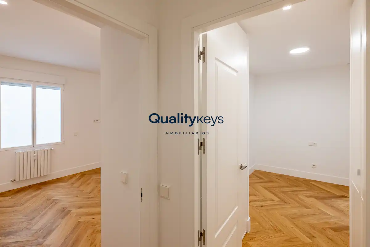 Flat for sale in Madrid  with Air Conditioner, Heating and Storage room