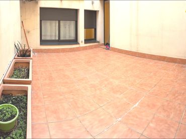 Bajo con jardín en venta en CARDONA DELS